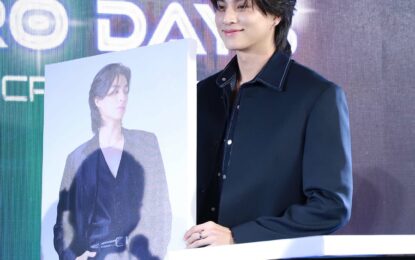 “กลัฟ–คณาวุฒิ” โชว์หล่อให้แฟนคลับลั่นชัตเตอร์ในงาน  BIG Camera BIG Pro Days ครั้งที่ 19