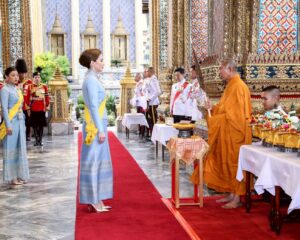 พระบาทสมเด็จพระเจ้าอยู่หัว ทรงพระกรุณาโปรดเกล้าโปรดกระหม่อมให้สมเด็จพระนางเจ้า ฯ พระบรมราชินี เสด็จพระราชดำเนินแทนพระองค์ ไปในการพระราชพิธีเฉลิมพระชนมพรรษา สมเด็จพระนางเจ้าสิริกิติ์ พระบรมราชินีนาถ พระบรมราชชนนีพันปีหลวง พุทธศักราช ๒๕๖๘ ณ พระอุโบสถวัดพระศรีรัตนศาสดาราม และพระที่นั่งอมรินทรวินิจฉัย พระบรมมหาราชวัง