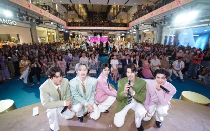 LYKN บอยแบนด์ T-POP สุดฮอตจาก RISER MUSIC  5 หนุ่มบอยกรุ๊ปขึ้นเวทีโชว์ 9 เพลงรวดในงาน “8th Birthday SEALABRATION” ทะเลนี้มีแต่ “ให้” กับ “ให้”  เรียกเสียงกรี๊ด เสียงเชียร์จากด้อมกระหึ่ม  ลาน Eden ชั้น 1 เซ็นทรัลเวิลด์