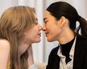 แรงไม่หยุด! “เพียงเธอ” ขึ้นแท่นซีรีส์แซฟฟิกยอดนิยม “หลิง – ออม” กวาดทุกกระแสส่ง อีพี 5 ทะลุ Top เทรนด์โลก!