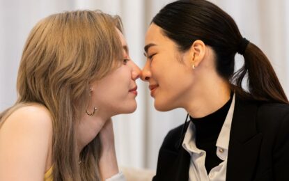 แรงไม่หยุด! “เพียงเธอ” ขึ้นแท่นซีรีส์แซฟฟิกยอดนิยม “หลิง – ออม” กวาดทุกกระแสส่ง อีพี 5 ทะลุ Top เทรนด์โลก!