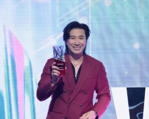 ที่สุดแห่งปี “หนุ่ม กรรชัย – เชอรี่” คว้ารางวัลเกียรติยศ จากเวที “FEED X KHAOSOD AWARDS 2025” “ลีน่า – หมิว” ควงคู่ “สมิธ – BLYSS” เรียกเสียงกรี๊ดสนั่นฮอลล์!