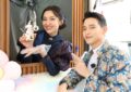 “เจมส์จิ – เบลล่า” คัมแบ็กสุดปังในรอบ 9 ปี แฟนคลับจัดรถแห่ – ฟู้ดทรัค ต้อนรับ “เจ้าคุณพี่กับอีนางคำดวง”