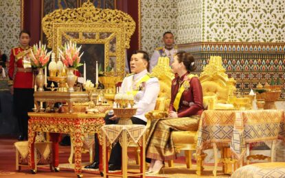 พระบาทสมเด็จพระเจ้าอยู่หัว และสมเด็จพระนางเจ้า ฯ พระบรมราชินี เสด็จพระราชดำเนินไปในการพระราชพิธีทรงบำเพ็ญพระราชกุศลอภิลักขิตสมัยวันคล้ายวันพระบรมราชสมภพพระบาทสมเด็จพระปรเมนทรมหาอานันทมหิดล พระอัฐมรามาธิบดินทร ครบ ๑๐๐ ปี พุทธศักราช ๒๕๖๘ ณ พระที่นั่งอมรินทรวินิจฉัย พระบรมมหาราชวัง