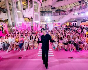 “ยาโยอิ x เจฟ ซาเตอร์” เสิร์ฟ “ญี่ปุ่นครบเซต” เสียงกรี๊ดสนั่นงานแฟนมีต เอาใจคุณวันเสาร์ผู้โชคดี 100 คน ที่ “ยาโยอิ” ฉันได้เจอกับเธอ ใครจะคิดว่า FC ยาโยอิในวันนั้น จะกลายมาเป็นพรีเซนเตอร์ในวันนี้… “เจฟ ซาเตอร์” เปิดใจสุดปลื้มที่ได้เจอแฟนๆ แบบใกล้ชิด!