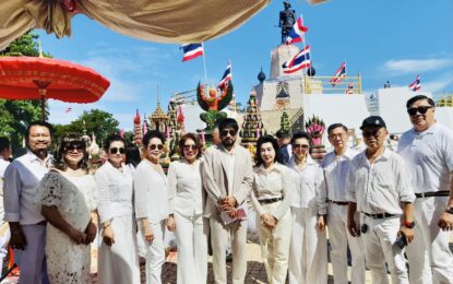 “บิณฑ์-เอกพัน” จัดพิธีบวงสรวง “เสด็จพ่อ ร.๕” สมพระเกียรติ “ถวายเค้ก” อลังการรวม 520 ปอนด์ “คัพเค้ก” 2,616  ชิ้น