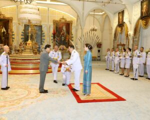 พระบาทสมเด็จพระเจ้าอยู่หัว และสมเด็จพระนางเจ้า ฯ พระบรมราชินี เสด็จออก ณ พระที่นั่งอัมพรสถาน  พระราชวังดุสิต  พระราชทานพระบรมราชวโรกาสให้  นายจาง  เจี้ยนเว่ย์ (Mr. Zhang  Jianwei) ซึ่งมีถิ่นพำนักอยู่ที่กรุงเทพมหานคร เฝ้าทูลละอองธุลีพระบาท ถวายอักษรสาส์นตราตั้ง เป็นเอกอัครราชทูตวิสามัญผู้มีอำนาจเต็มแห่งสาธารณรัฐประชาชนจีนประจำประเทศไทย