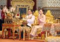 พระบาทสมเด็จพระเจ้าอยู่หัว และสมเด็จพระนางเจ้า ฯ พระบรมราชินี เสด็จพระราชดำเนินไปในการพระราชพิธีทรงบำเพ็ญพระราชกุศล วันปิยมหาราช พุทธศักราช ๒๕๖๘ ณ พระที่นั่งอมรินทรวินิจฉัย พระบรมมหาราชวัง