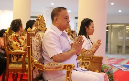 เรวัตฯ นายก  อบจ.ภูเก็ต เป็นประธานพิธีสมโภชองค์กฐินสามัคคี วัดเทพวนาราม เพื่อสมทบทุนก่อสร้างพระมหาธาตุเจดีย์