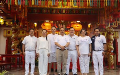 เรวัตฯ นายก  อบจ.ภูเก็ต นำทีมผู้บริหารและสมาชิกสภา เยี่ยมศาลเจ้าในเขตอำเภอเมืองภูเก็ต สักการะสิ่งศักดิ์สิทธิ์ เนื่องในประเพณีถือศีลกินผัก ประจำปี 2568