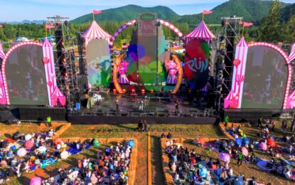 “Season of Love Song ครั้งที่ 15” หนาวส่งท้ายปี จุใจตลอดทั้งคืน ฟินเต็มอิ่มยันเช้า                                                                                                     ถือเป็นช่วงเวลาที่ดีที่สุดของชาว SoLS เจอกันอีกครั้ง ปีหน้า! เวเนโต้ อ.สวนผึ้ง