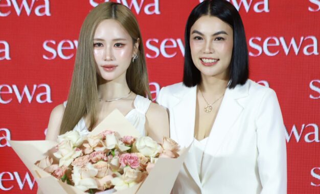 “Sewa” กลับมาแล้ว! เปิดตัว “เจนเย่” นั่งแท่นพรีเซนเตอร์คนใหม่  กรี๊ดห้างแตก รีแบรนด์ครั้งยิ่งใหญ่-ขนทัพซุปตาร์ตอกย้ำความปัง
