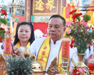 เรวัตฯ นายก อบจ.ภูเก็ต เปิดงานและปล่อยขบวน “อิวเก้ง (แห่พระ)” รำลึกครบรอบ 111 ปี ศาลเจ้าหลิมฮู้ไท้ซู สามกอง