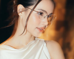 ญาญ่าเผยโมเมนต์ Unbox แว่น BOLON Fall/Winter 25 Collection ลงตัวทุกลุค