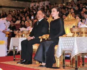ในหลวง-พระราชินี ทอดพระเนตรการแสดงละครเสภา เรื่อง “ขุนช้าง – ขุนแผน“