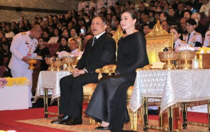 ในหลวง-พระราชินี ทอดพระเนตรการแสดงละครเสภา เรื่อง “ขุนช้าง – ขุนแผน“