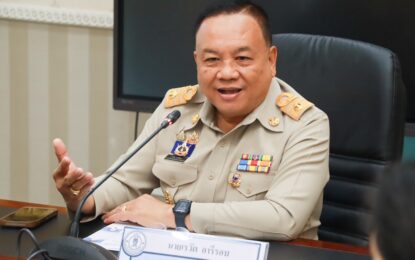 เรวัตฯ นายก อบจ.ภูเก็ต รับรายงานตัวข้าราชการและพนักงานจ้าง