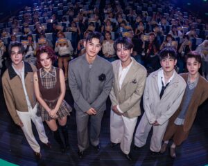 “จา-เต้” นำทีมนักแสดงร่วมส่งท้ายตัวละคร  พร้อมชวน “แฟนคลับคนพิเศษ” รับชมตอนจบซีรีส์ในงาน “iQIYI Original The Love Never Sets Final EP : The Red Sunflower”