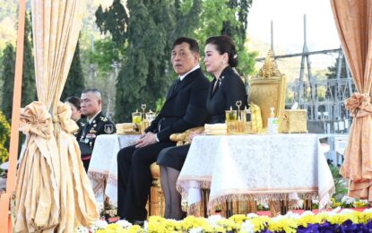 พระบาทสมเด็จพระเจ้าอยู่หัว และสมเด็จพระนางเจ้า ฯ พระบรมราชินี เสด็จพระราชดำเนินโดยเฮลิคอปเตอร์พระที่นั่ง ไปทรงเปิดสวนสุขภาพสราญจิต เฉลิมพระเกียรติ เนื่องในโอกาสพระราชพิธีมหามงคลเฉลิมพระชนมพรรษา ๖ รอบ ๒๘ กรกฎาคม ๒๕๖๗ ณ เขื่อนวชิราลงกรณ อำเภอทองผาภูมิ จังหวัดกาญจนบุรี