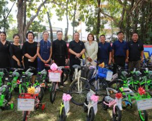 เรวัตฯ นายก อบจ.ภูเก็ต ร่วมส่งมอบจักรยานให้แก่โรงเรียน/ชุมชน เนื่องในวันเด็กแห่งชาติ 2569