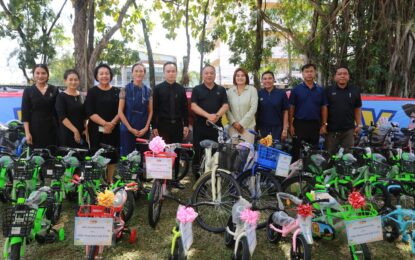 เรวัตฯ นายก อบจ.ภูเก็ต ร่วมส่งมอบจักรยานให้แก่โรงเรียน/ชุมชน เนื่องในวันเด็กแห่งชาติ 2569
