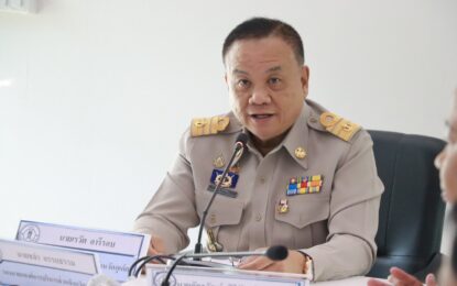 เรวัตฯ นายก อบจ.ภูเก็ต รับรายงานตัวข้าราชการ และพนักงานจ้าง