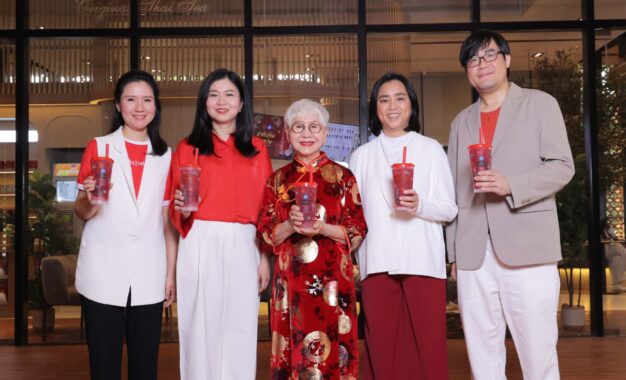 GDH จับมือ ชาตรามือ เปิดตัว “หลานม่า x ชาตรามือ : ความคิดถึงที่ดื่มได้” เสิร์ฟเมนูพิเศษ ‘ชาทับทิมสมหวัง’ ส่งต่อความผูกพันจากหนัง รับเทศกาลตรุษจีน