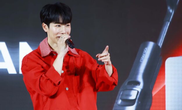 Roborock สะเทือนวงการทำความสะอาด! จัดงาน “Rocking the Real Clean” เปิดตัวหุ่นยนต์ดูดฝุ่น และเครื่องดูดฝุ่น นวัตกรรมสุดล้ำ พร้อมดึง “วอร์ วนรัตน์” ร่วมสร้างปรากฏการณ์บ้านสะอาดแบบสมาร์ท