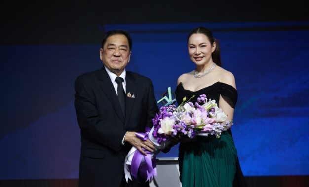 ทุกด้อมคึกครื้นน้ำตาปริ่ม เมนคว้ารางวัลสุดยอดแห่งปี 2025 รางวัล “Thailand Top Vote”