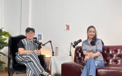 “จั๊กจั่น อคัมย์สิริ” สุดกลั้น เจอ “ก้อง ปิยะ” แซะความลับ แตก !!  เมาท์ฉ่ำหน้าไมค์ เปิดใจ “หลังก(ล้)อง”