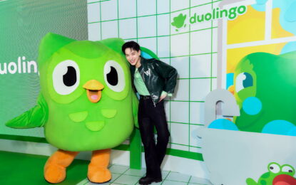 มุ่งมั่น มากความสามารถ ภาษาแน่น “ต้าห์อู๋” แท็กทีม Duo ปลุกไฟใจกลางสยามสแควร์ สร้างแพชชันการเรียนภาษา