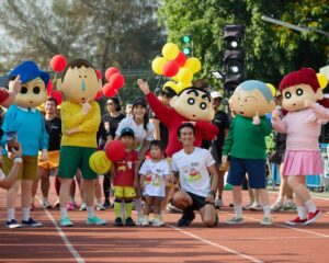 โมเมนต์สุดอบอุ่น! ตูน-อาทิวราห์ พร้อมครอบครัว และเพื่อนพ้องศิลปิน วิ่งการกุศลสุดคิวต์ “Crayon Shinchan Amazing Thailand Fun Run 2026” ระดมทุนเพื่อส่งต่อโอกาสทางการศึกษาให้เด็กไทย