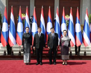 ในหลวง-พระราชินี  เสด็จฯเยือนสาธารณรัฐประชาธิปไตยประชาชนลาวอย่างเป็นทางการ เป็นวันที่สอง