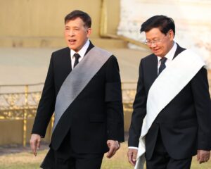 ในหลวง – พระราชินี เสด็จฯ ไปทรงสักการะพระธาตุหลวง และพระพุทธรูปสำคัญประจำพระธาตุหลวง ณ พิพิธภัณฑ์พระธาตุหลวง เวียงจันทน์