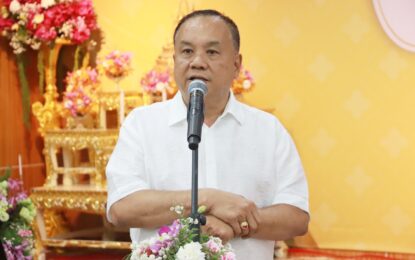 เรวัตฯ นายก อบจ.ภูเก็ต ร่วมพิธีทอดผ้าป่ามหากุศล เพื่อจัดซื้อครุภัณฑ์ทางการแพทย์ และพัฒนาโรงพยาบาลถลาง