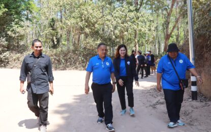 เรวัตฯ นายก  อบจ.ภูเก็ต ลงพื้นที่สำรวจถนน “ไม้พอก ไม้แก้ว” ต.ไม้ขาว เร่งยกระดับการสัญจรเพื่อประชาชน