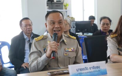 เรวัตฯ นายก อบจ.ภูเก็ต ต้อนรับคณะ ป.ป.ช. ลงพื้นที่ติดตามโครงการระเบียงกระจกหาดสุรินทร์