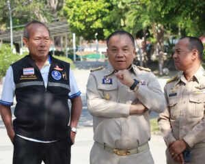 เรวัตฯ นายก  อบจ.ภูเก็ต สำรวจพื้นที่โรงเรียนบ้านฉลอง วางแผนพัฒนาสนามกีฬาเพื่อเยาวชนและชุมชน