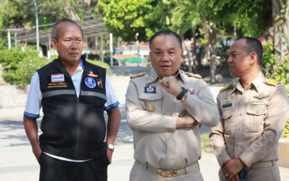 เรวัตฯ นายก  อบจ.ภูเก็ต สำรวจพื้นที่โรงเรียนบ้านฉลอง วางแผนพัฒนาสนามกีฬาเพื่อเยาวชนและชุมชน