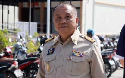 เรวัตฯ นายก อบจ.ภูเก็ต ลงพื้นที่ติดตามงานปรับปรุงถนนหน้า สอน.ฉลอง และความคืบหน้าก่อสร้างศูนย์สุขภาพชุมชนเมือง