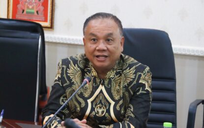 เรวัตฯ นายก อบจ.ภูเก็ต ต้อนรับคณะตรวจเงินแผ่นดินจังหวัดภูเก็ต เข้าปิดตรวจรายงานการเงิน ย้ำการบริหารงานโปร่งใส ตรวจสอบได้