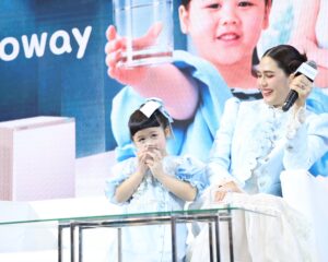 โคเวย์ กับ ‘แม่ชม – น้องเกล’  ชวนยกบ้านสู่คุณภาพชีวิตที่ดีกว่า กับแคมเปญ ‘โคเวย์ยกบ้าน’