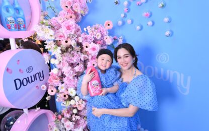ดาวน์นี่ จัดใหญ่! ดึง แม่ชม-น้องเกล แท็กทีมแจกความสดชื่น ชวนแดนซ์กระจายกับซิงเกิ้ลพิเศษ “Downy ยิ่งลูบยิ่งหอม” ท้าพิสูจน์ความหอมยาวนานกับ Downy Sunrise Fresh (กลิ่นหอมสดชื่นยามเช้า) สูตรใหม่