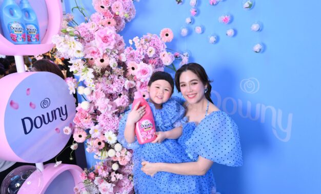 ดาวน์นี่ จัดใหญ่! ดึง แม่ชม-น้องเกล แท็กทีมแจกความสดชื่น ชวนแดนซ์กระจายกับซิงเกิ้ลพิเศษ “Downy ยิ่งลูบยิ่งหอม” ท้าพิสูจน์ความหอมยาวนานกับ Downy Sunrise Fresh (กลิ่นหอมสดชื่นยามเช้า) สูตรใหม่