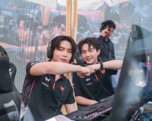 VALORANT เปิดตัวแคมเปญสงกรานต์ VALORANT Maha Songkran 2026 เพื่อแฟนวาโลไทย พร้อมดึง HEART – JUNGT วง BUS สร้างปรากฏการณ์สาดความมันส์กลางสยามสแควร์! ก่อนเรียกเสียงเฮ เมื่อ FULL SENSE โชว์ฟอร์มเข้ม ปิดเกมไว! เอาชนะ ZETA DIVISION 2-0 แผนที่ ชิงตั๋วไป Masters London