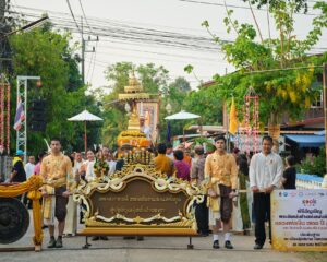 เมืองสุขสยาม ณ ไอคอนสยาม ประกอบพิธีอัญเชิญพระพุทธรูปศักดิ์สิทธิ์ “หลวงพ่อเงิน” อายุกว่า 700 ปีประดิษฐานเป็นองค์พระประธาน ในงาน “สุขสยาม สนุกสนาน สงกรานต์ บ้านฉัน” เชื่อมโยงสายธาร “มหาศรัทธาแห่งแม่น้ำมูล สู่ปฐพีบุญลุ่มน้ำเจ้าพระยา”