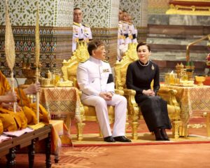 ในหลวง – พระราชินี เสด็จฯไปทรงบำเพ็ญพระราชกุศล ในการพระราชพิธีสงกรานต์ พุทธศักราช ๒๕๖๙ ณ หอพระสุราลัย  พิมาน   พระที่นั่งไพศาลทักษิณ  หอพระธาตุมณเฑียร และพระที่นั่งอมรินทรวินิจฉัย พระบรมมหาราชวัง