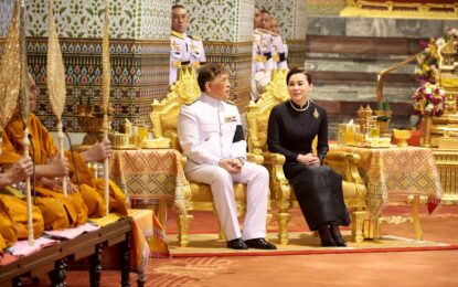 ในหลวง – พระราชินี เสด็จฯไปทรงบำเพ็ญพระราชกุศล ในการพระราชพิธีสงกรานต์ พุทธศักราช ๒๕๖๙ ณ หอพระสุราลัย  พิมาน   พระที่นั่งไพศาลทักษิณ  หอพระธาตุมณเฑียร และพระที่นั่งอมรินทรวินิจฉัย พระบรมมหาราชวัง