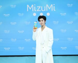 “เฉินเจ๋อหย่วน” เสิร์ฟโมเมนต์เฟิร์สเลิฟฉ่ำกลางกรุง รับบทเขยไทยชวน “เที่ยวไทยใช้กันแดดมิซึมิ” ในงาน “MizuMi x Chen Zheyuan Exclusive Meet & Greet: First Love in Aqua Oasis”