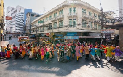 แตกตื่นทั้งพาหุรัด! กองถ่ายปริศนาบุกวันสงกรานต์ ที่แท้คือหนังสั้นสุดพิเศษ จาก “พี่เก้ง–จิระ มะลิกุล” เพื่อคอนเสิร์ต “มาม่า presents GDH โตมาด้วยกัน ออร์เคสตรามูฟวี่คอนเสิร์ต”